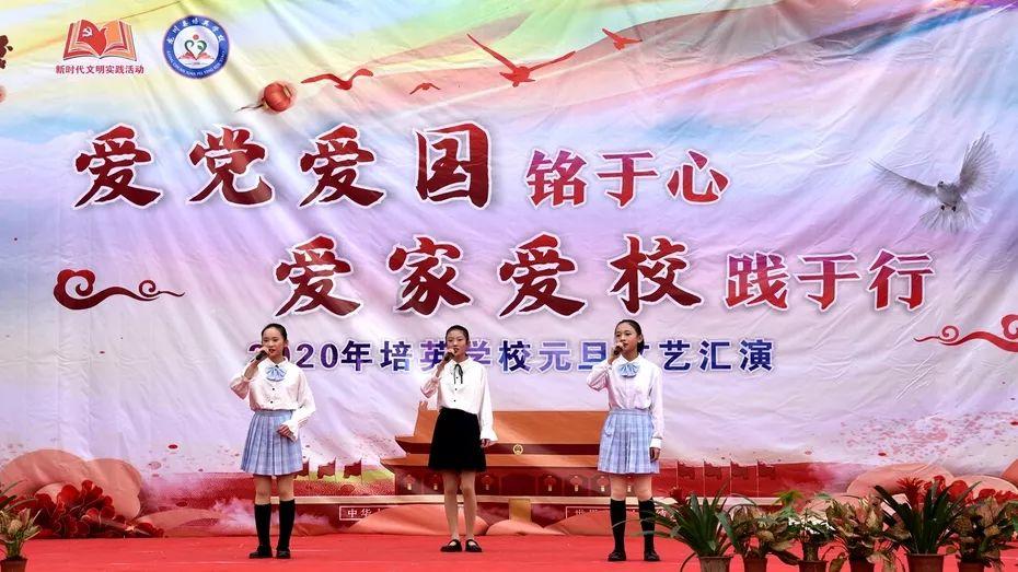 泡泡袖夏装