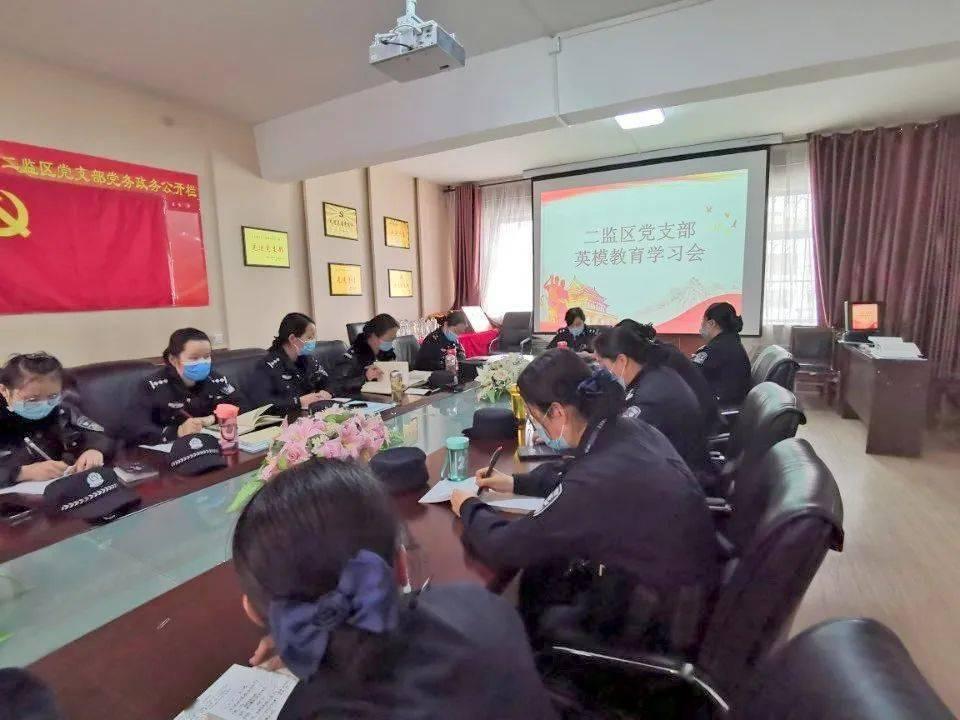 苏青玉目前来看，的官比爹的大。云奕霄在线阅读